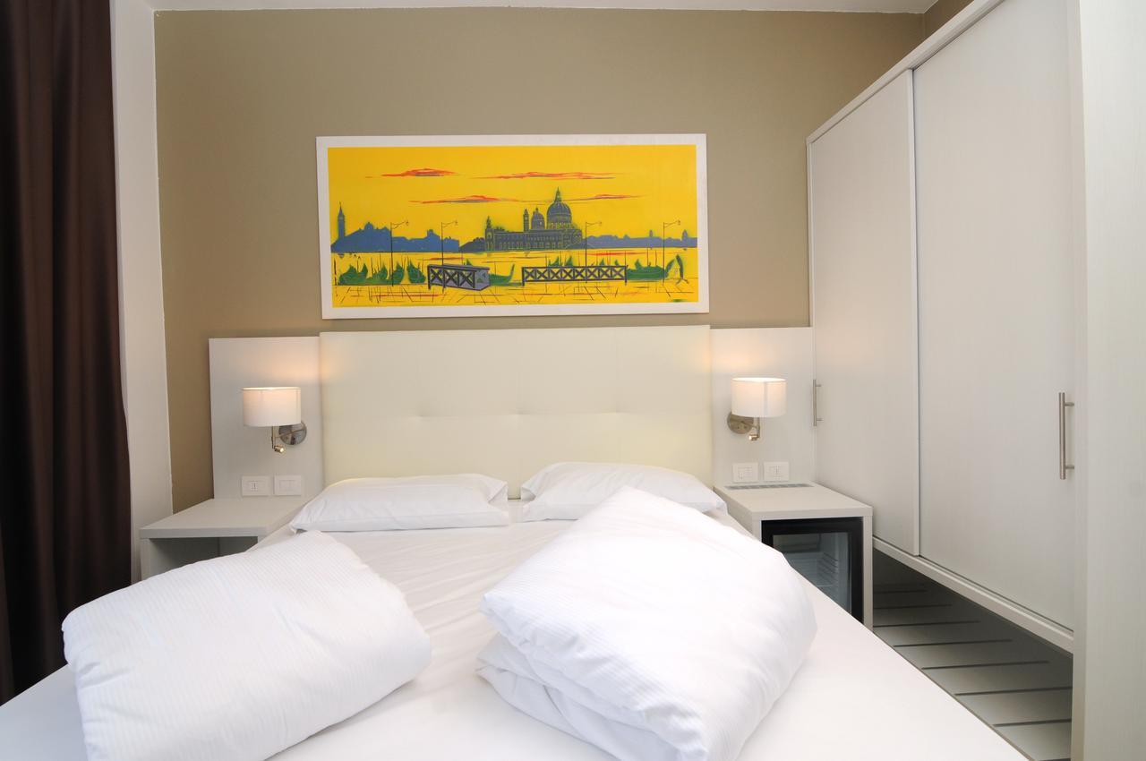 Single Room,665513601:JPEG