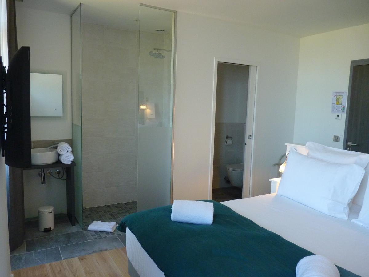 Chambre Double - Vue Latérale sur Mer