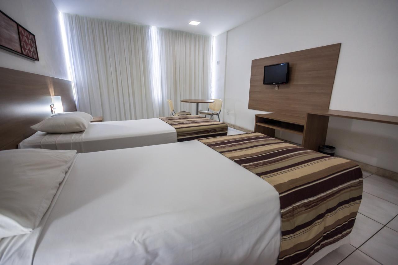 Quarto com Cama de Casal ou 2 de Solteiro