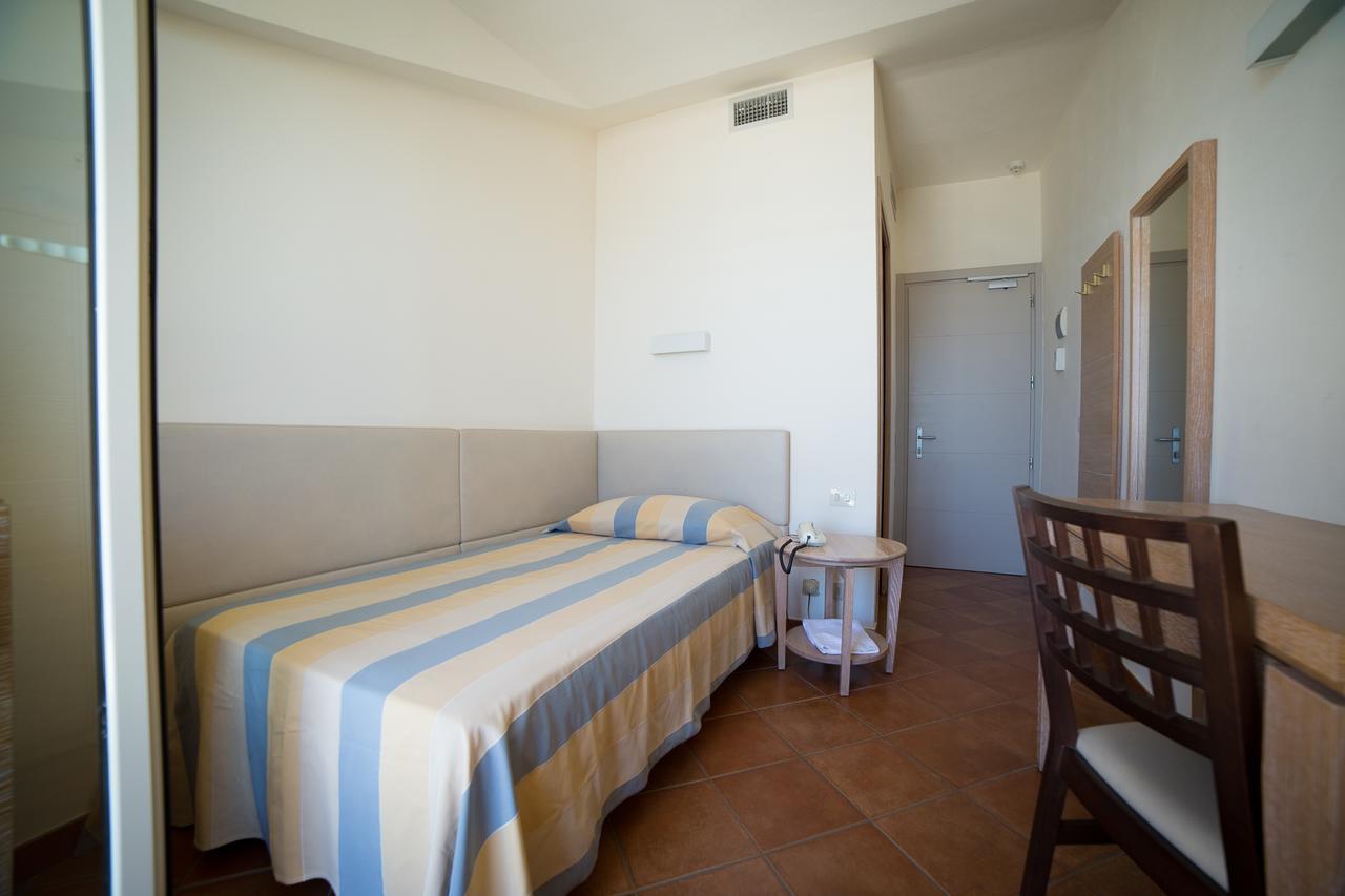 Single Room with Sea View,669474945:JPEG