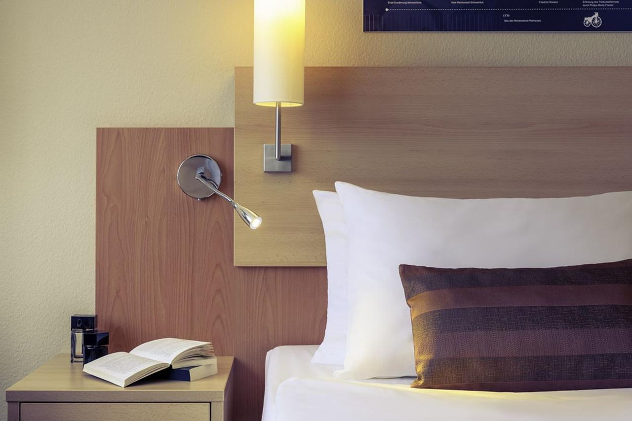 Zimmer mit Kingsize-Bett und Aussicht