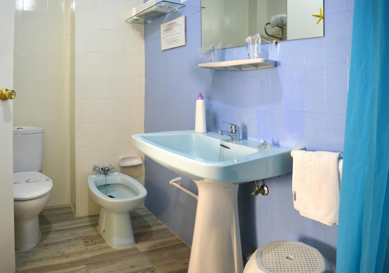 Single Room,669811605:JPEG