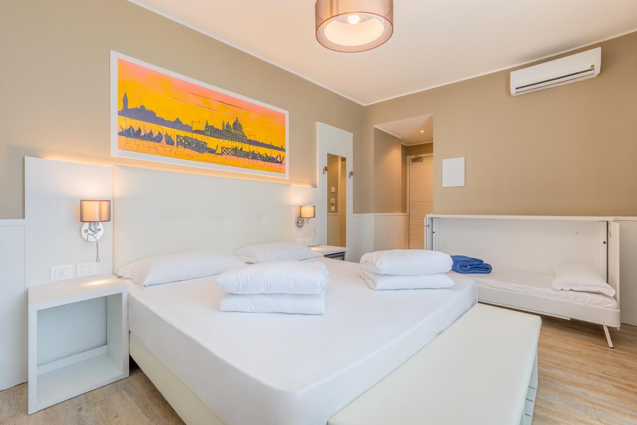 Triple Room with Balcony,669976383:JPEG