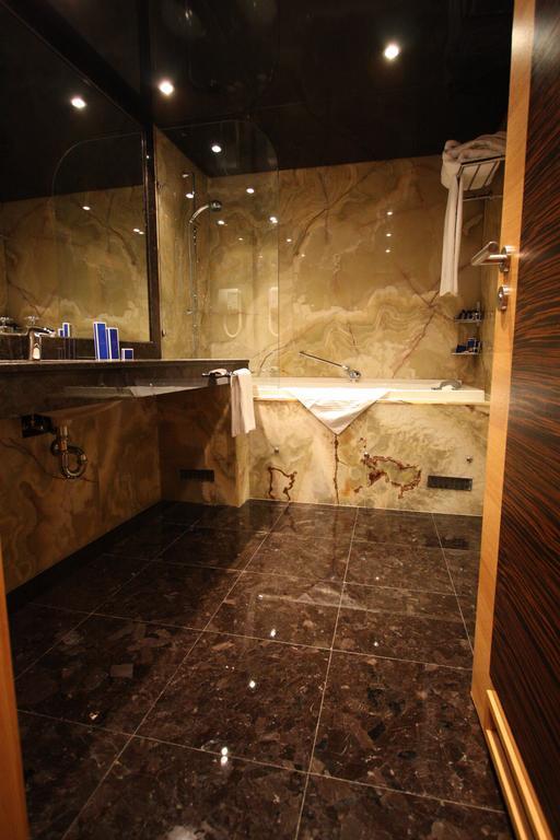 One-Bedroom Apartment,117465253:JPEG