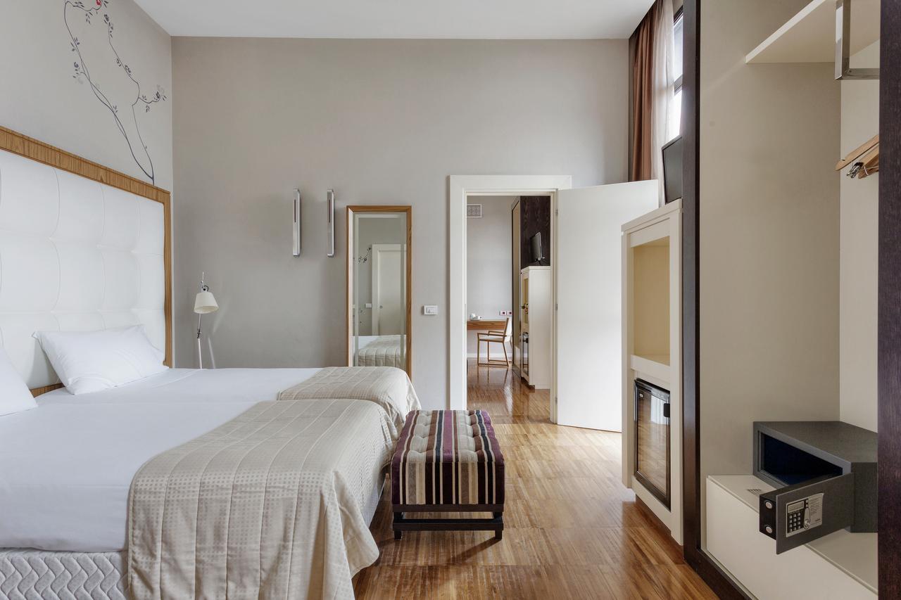 Two Connecting Double Rooms,670218702:JPEG