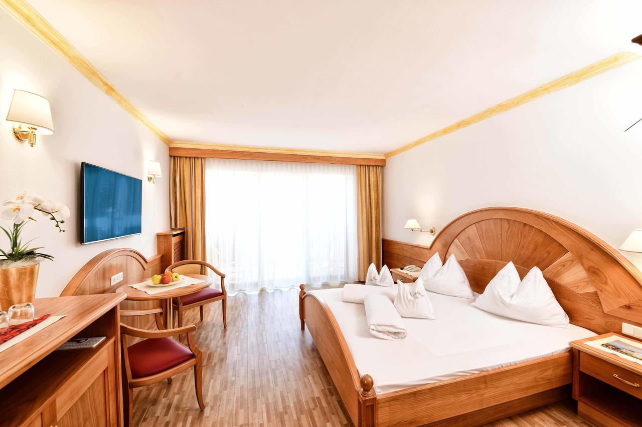 Double Room with Balcony,831185969:JPEG
