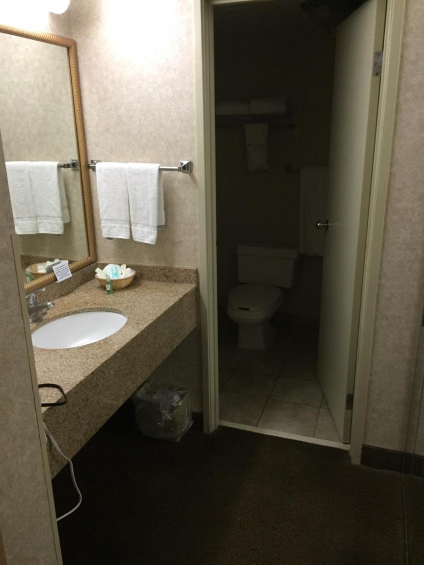 King Room with Pool View - Non Smoking