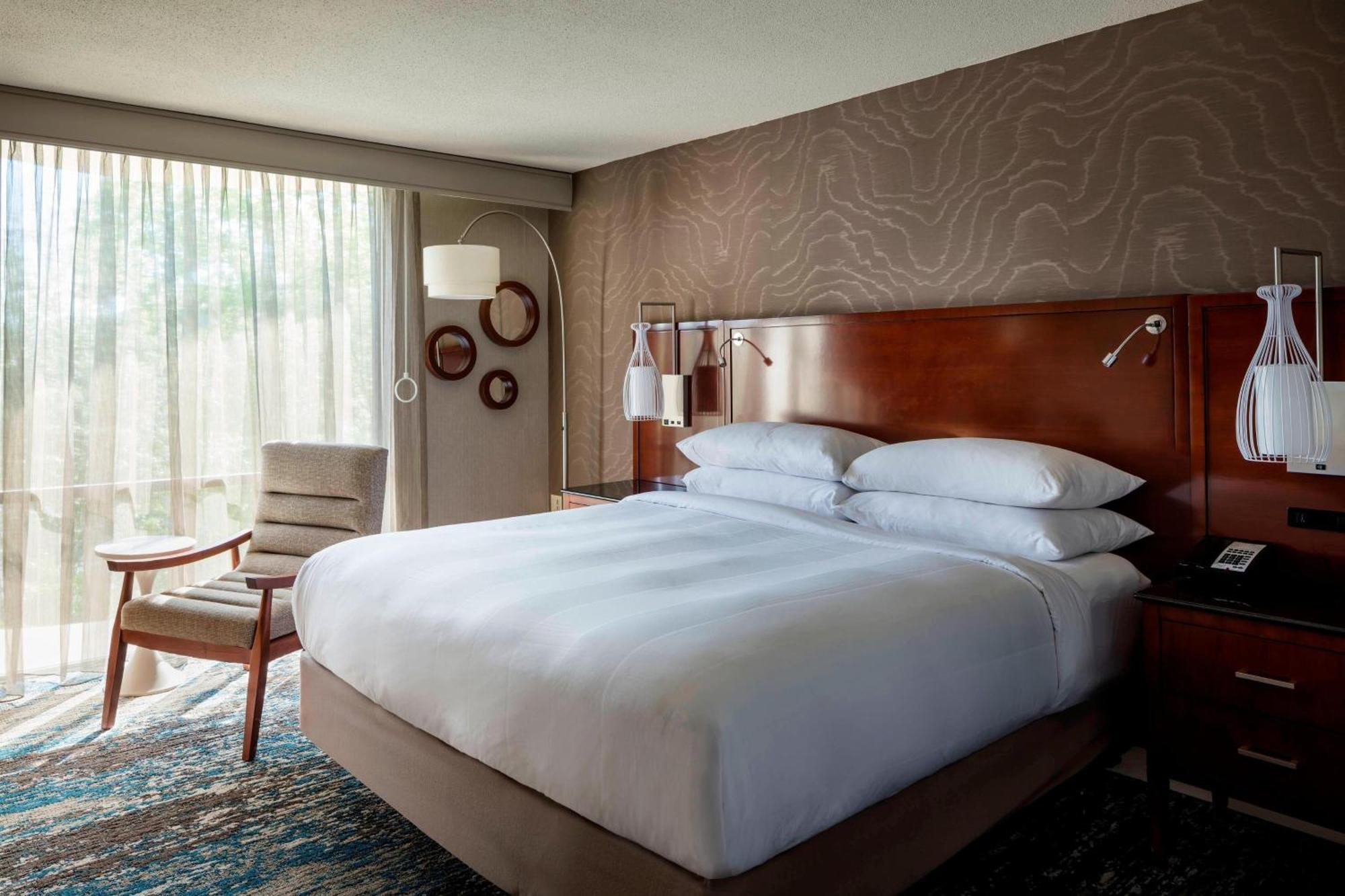 King Room with River View and Roll-in Shower - Mobility and Hearing Accessible