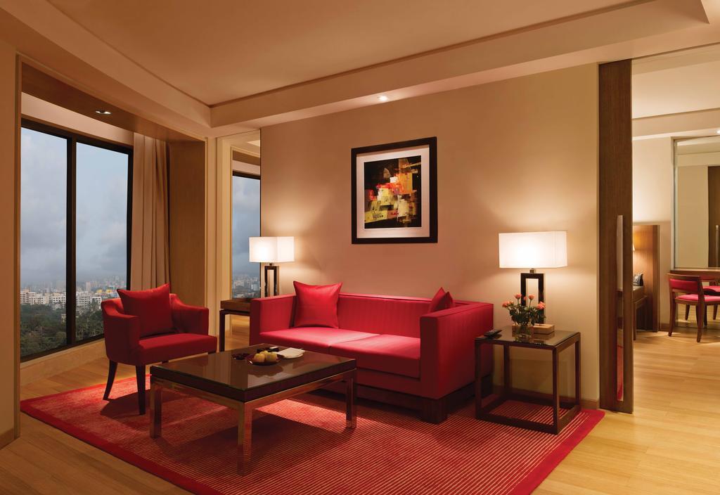 Deluxe Suite With Two Ways Airport Transfers and Lounge Access,69107366:JPEG