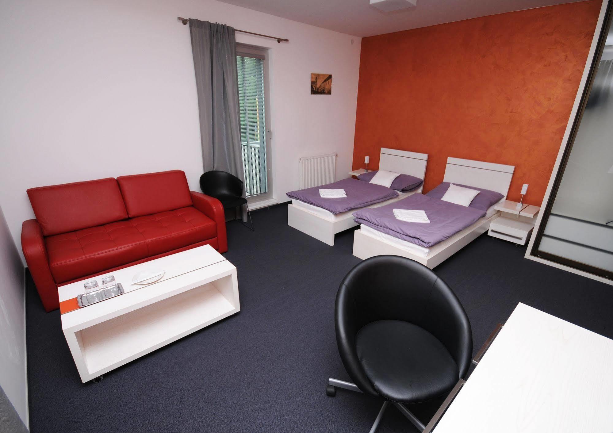 Single Room,1598889697:JPEG