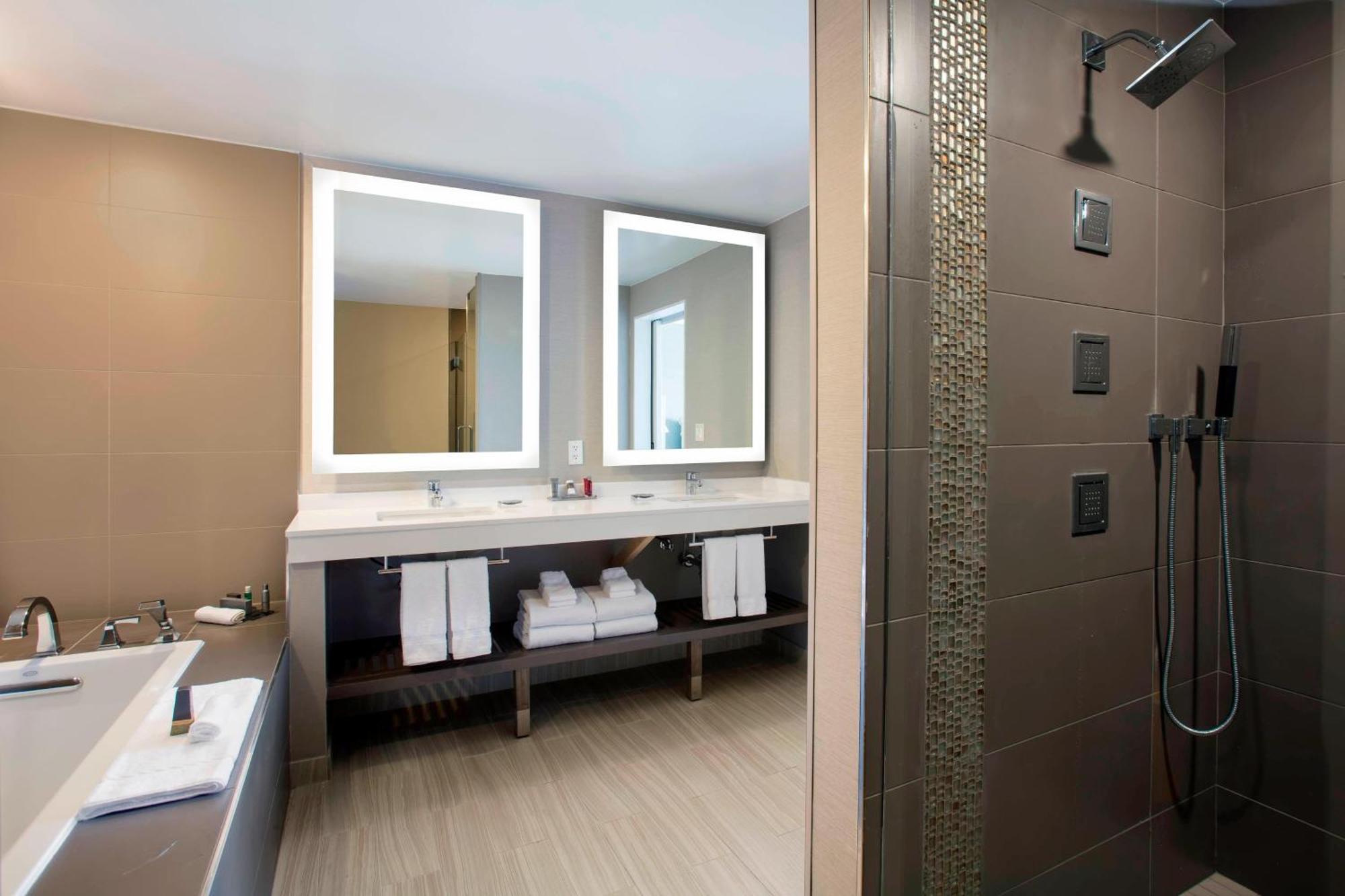 Concierge level, 1 Bedroom Presidential Suite, 1 King