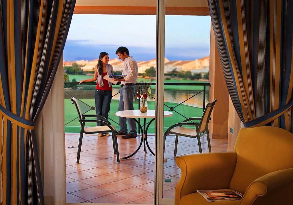 Deluxe Double or Twin Room (2 adults + 1 child),1272887020:JPEG