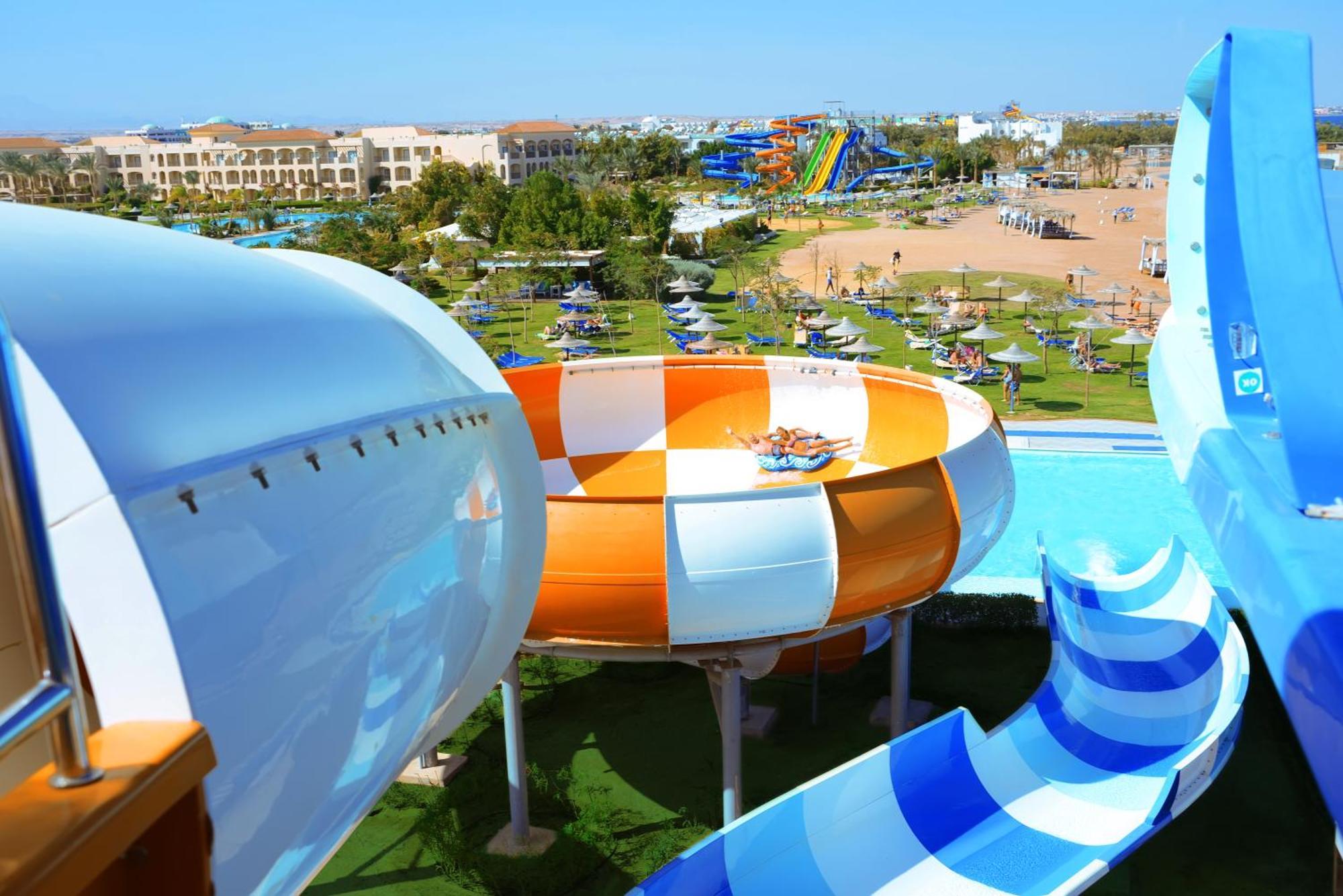 Chambre Familiale Deluxe avec Lit Queen-Size et Lit pour Enfants - Vue sur Piscine