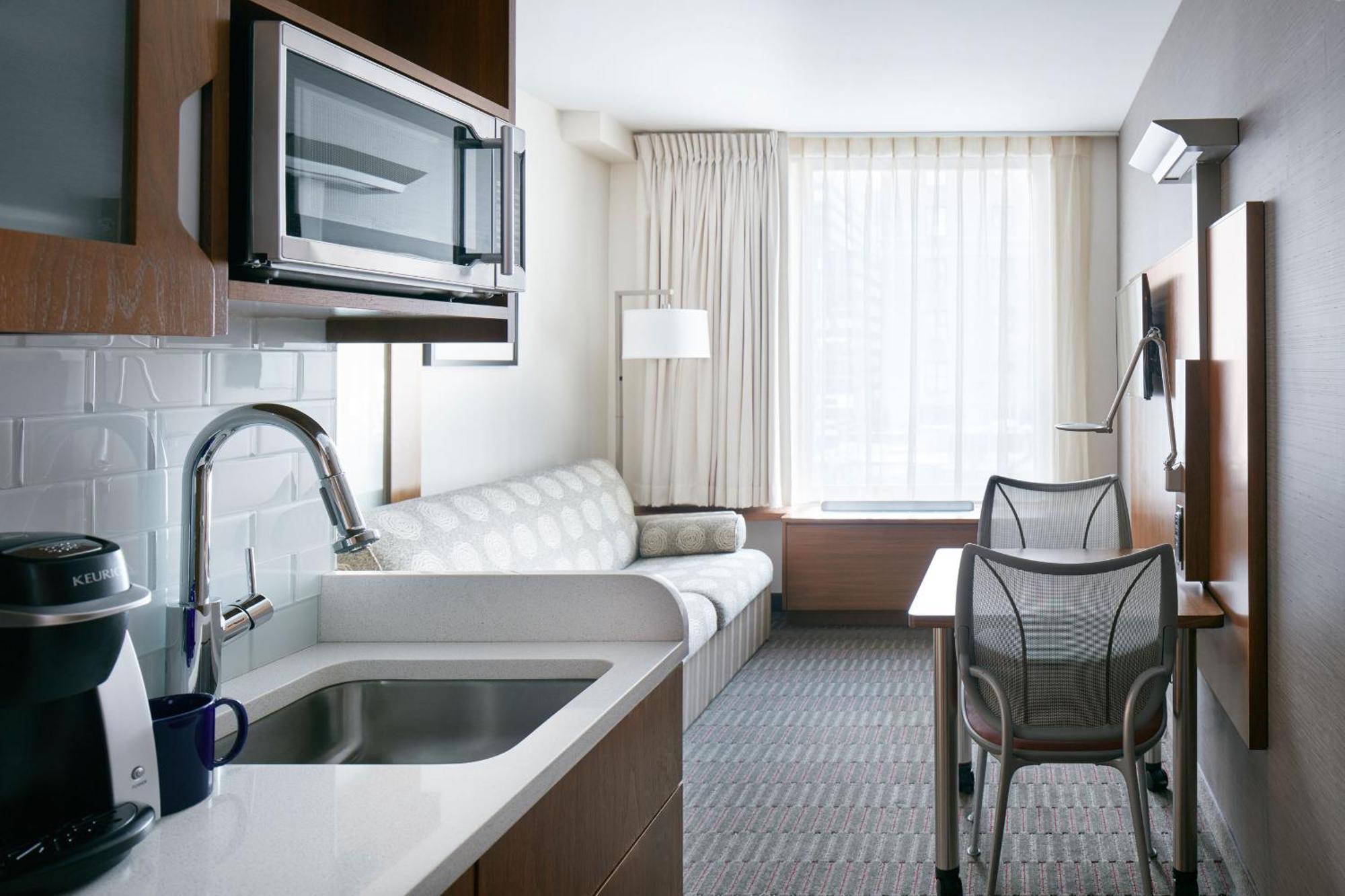 One-Bedroom Suite,737850898:JPEG