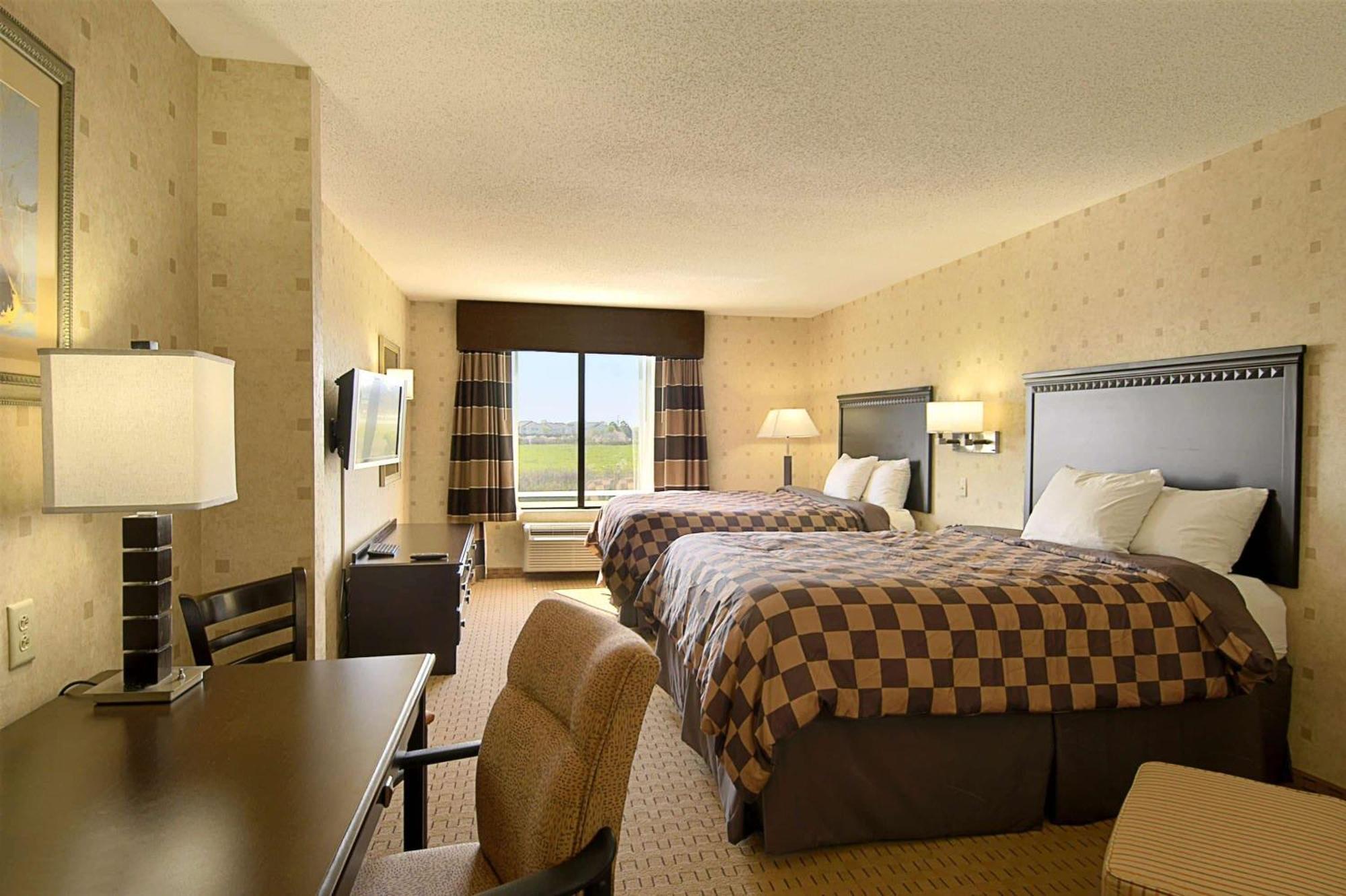 Queen Room with Two Queen Beds - Non-Smoking,681067296:JPEG