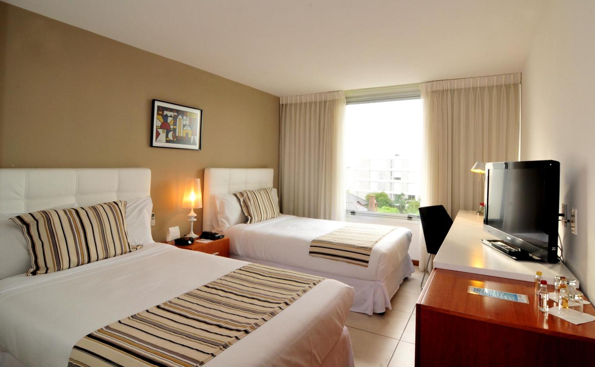 Quarto Deluxe com 2 Camas de Solteiro com Vista da Cidade