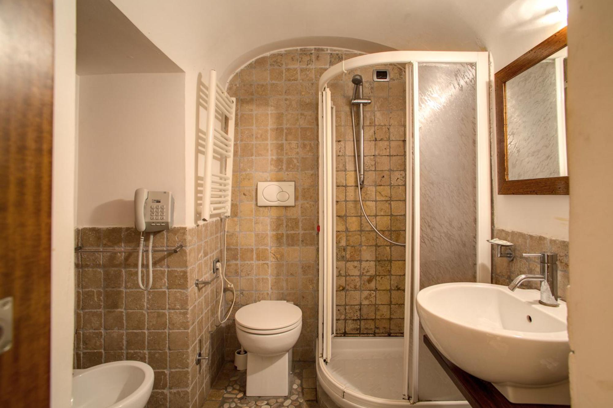 Single Room,724387303:JPEG