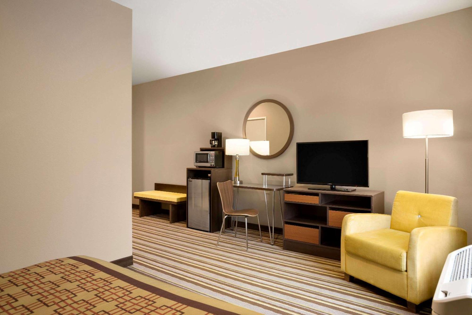 Queen Room - Disability Access - Non-Smoking