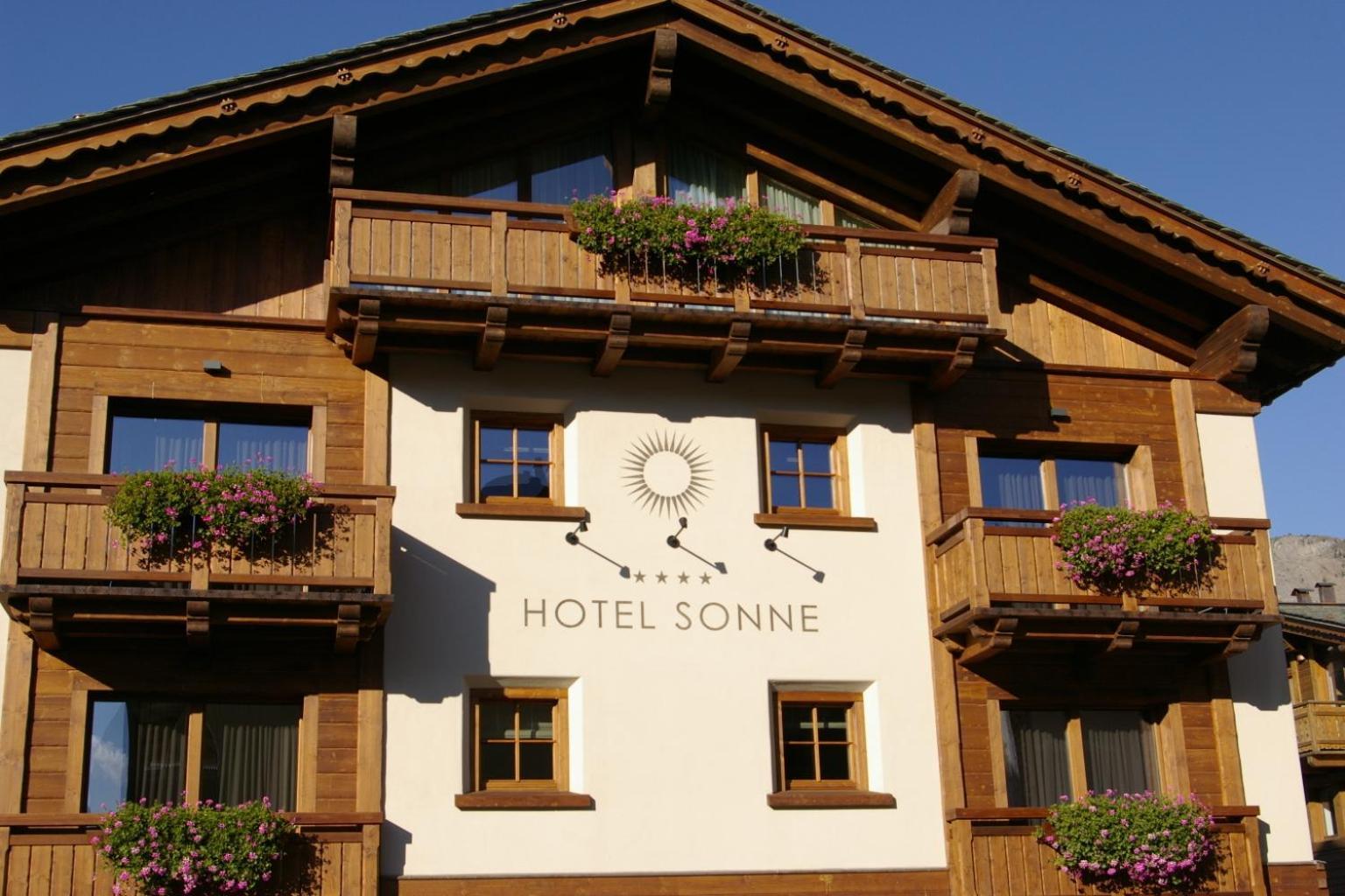 Suite mit Bergblick