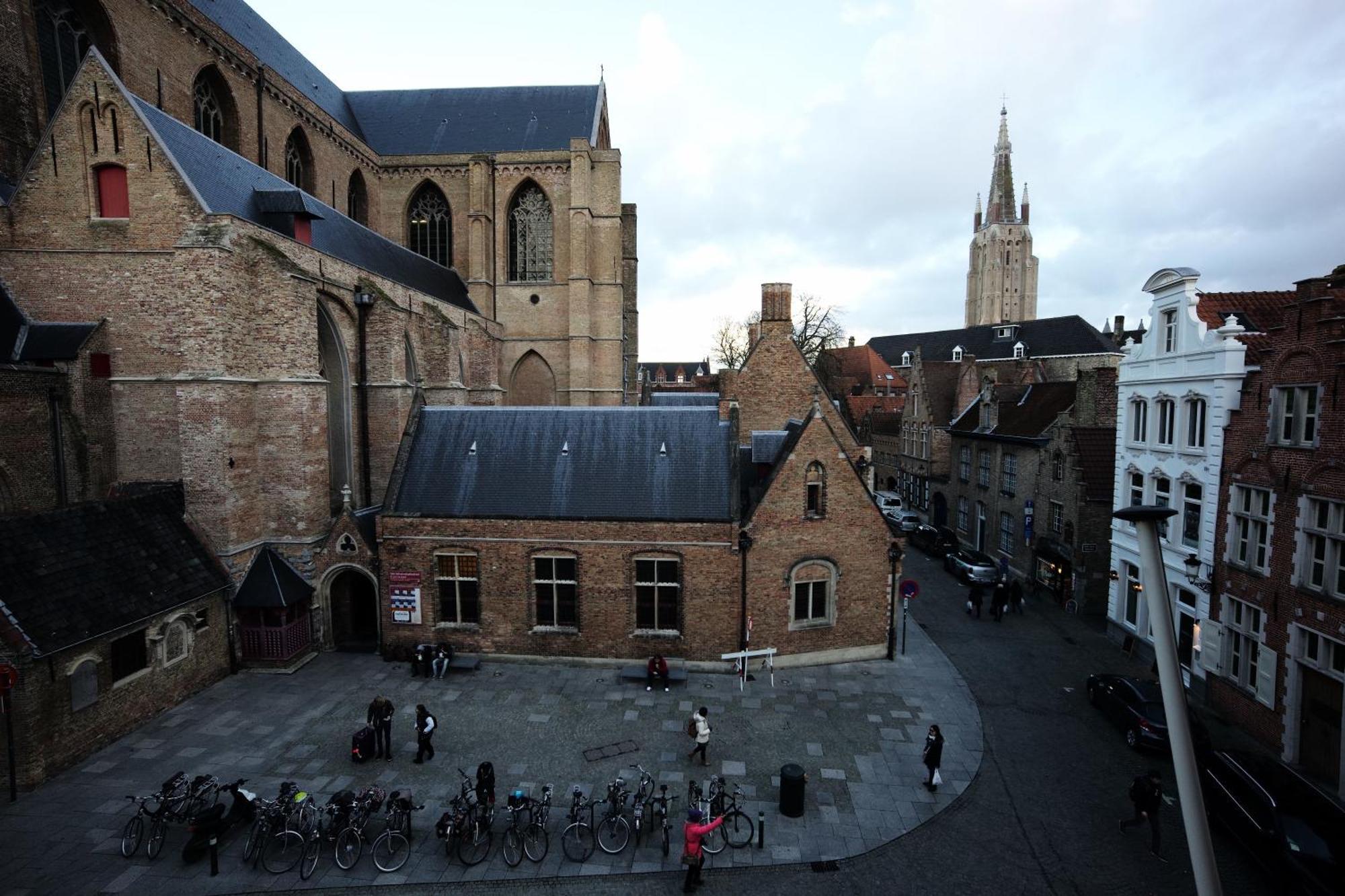 Comfort Kamer met Queensize Bed, Airconditioning en Uitzicht op de Kathedraal