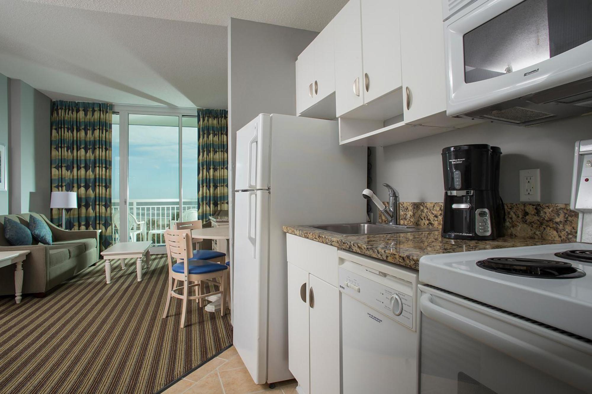 One-Bedroom Suite Ocean Front,684449319:JPEG