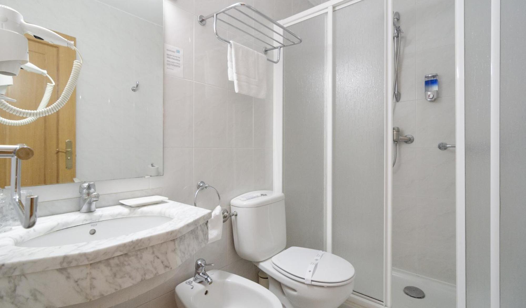 Small Double Room,800355339:JPEG