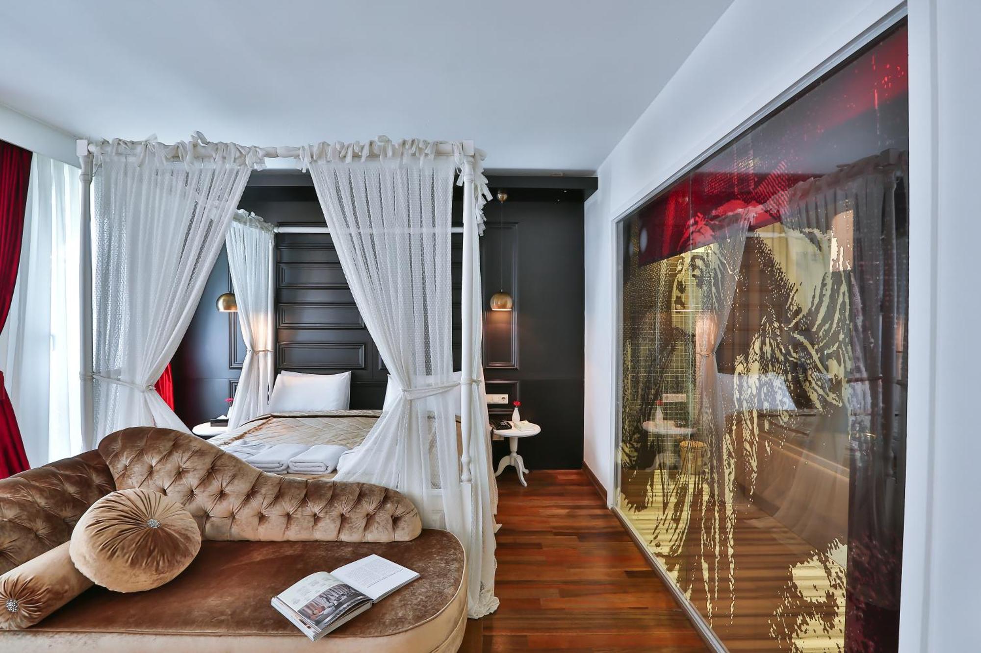 Suite con cama extragrande y bañera