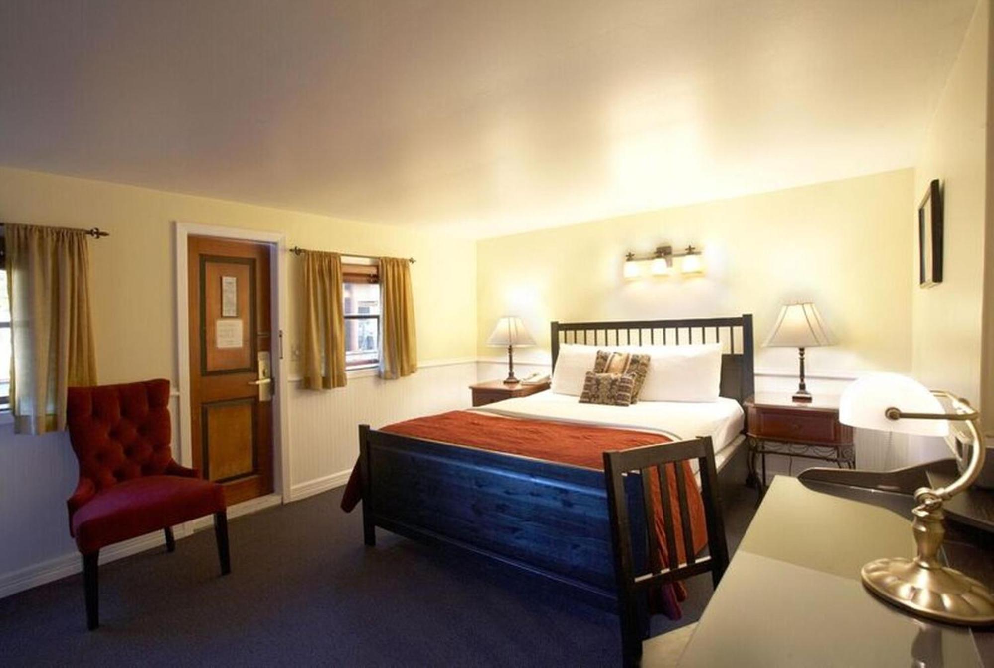 River View Queen Stateroom