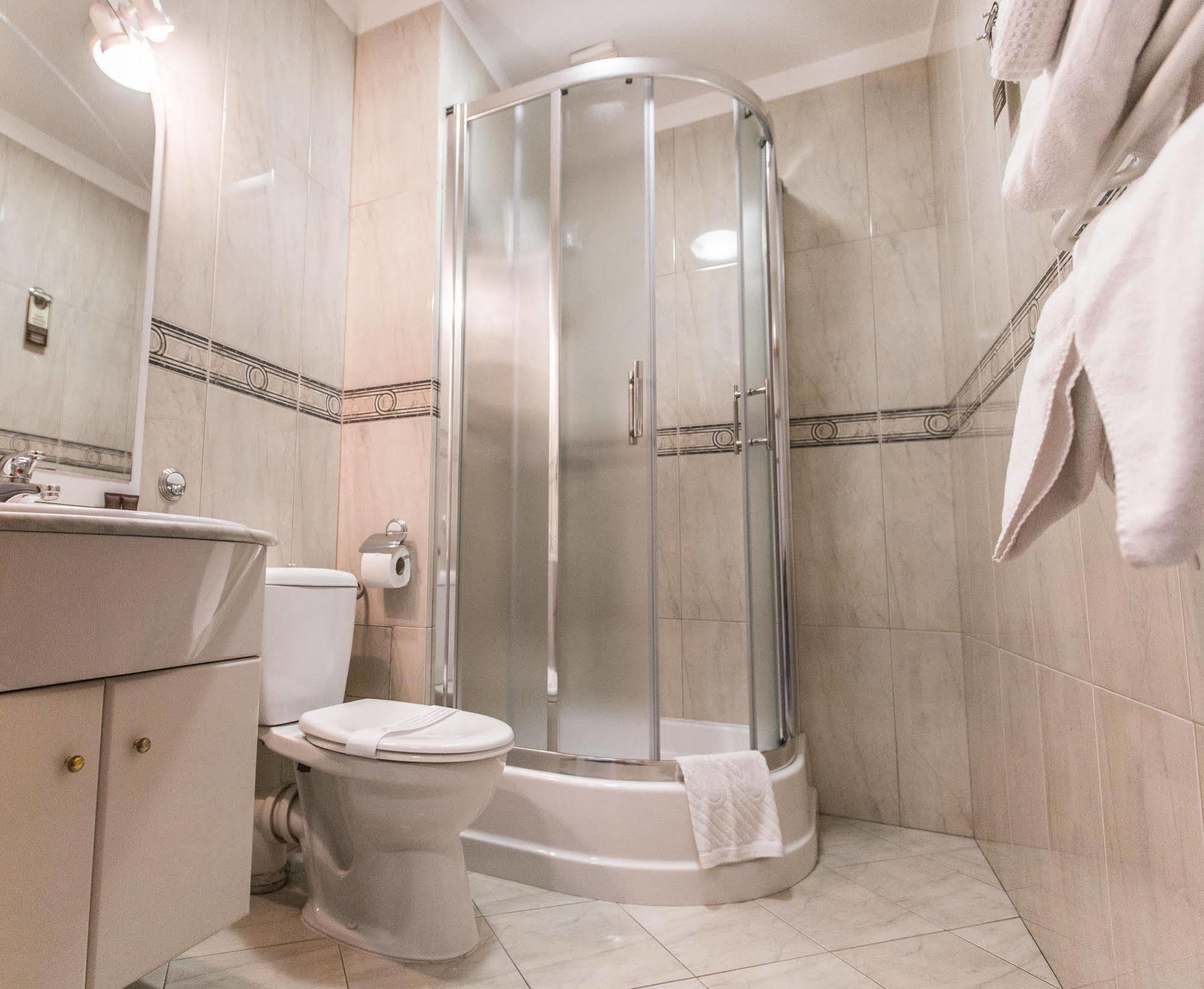 Executive Suite - Non-Smoking