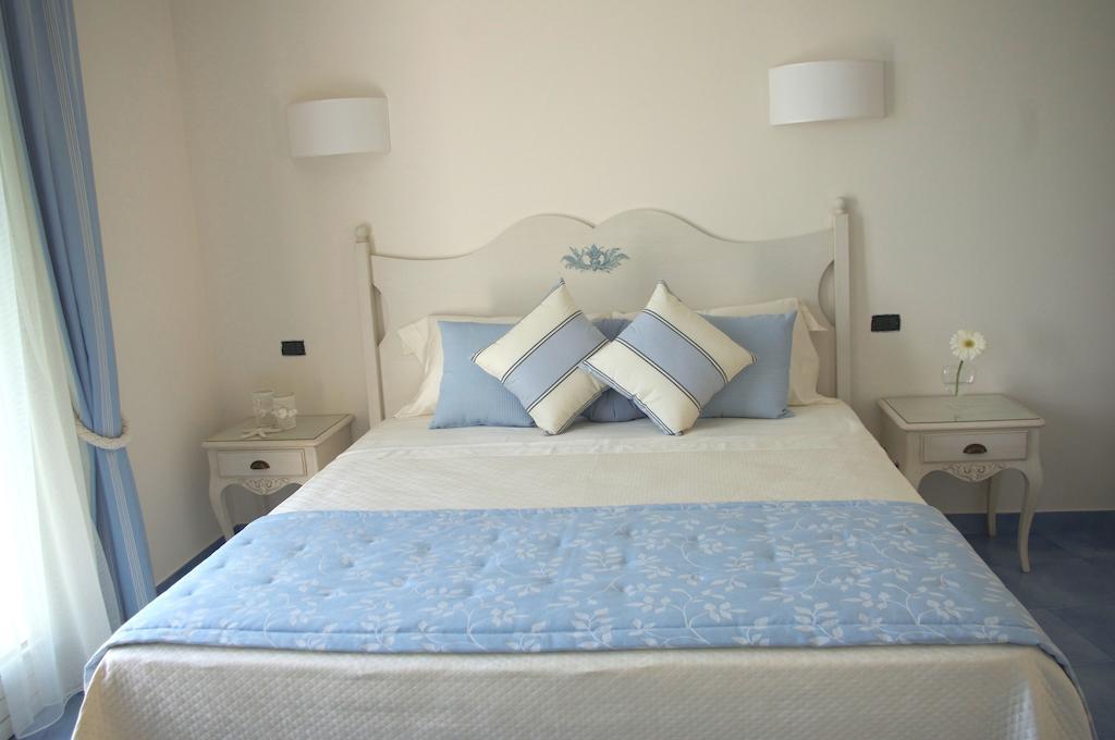 Deluxe Double Room with Balcony and Sea View,1580791321:JPEG