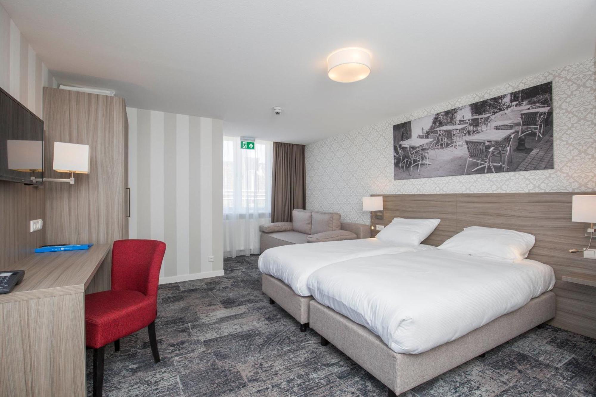 Family Room,1216708291:JPEG