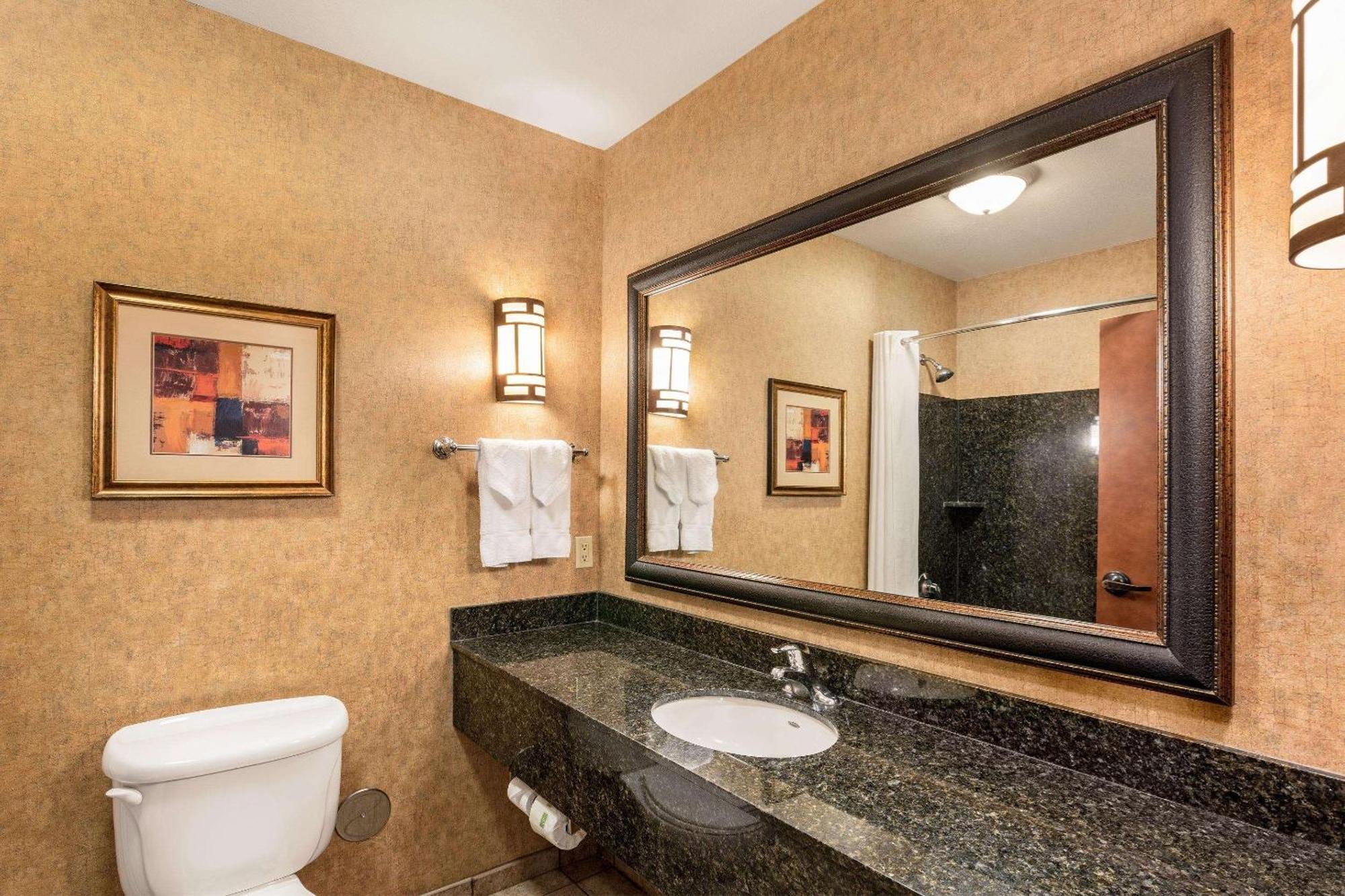 Queen Suite with Two Queen Beds - Accessible/Non-Smoking