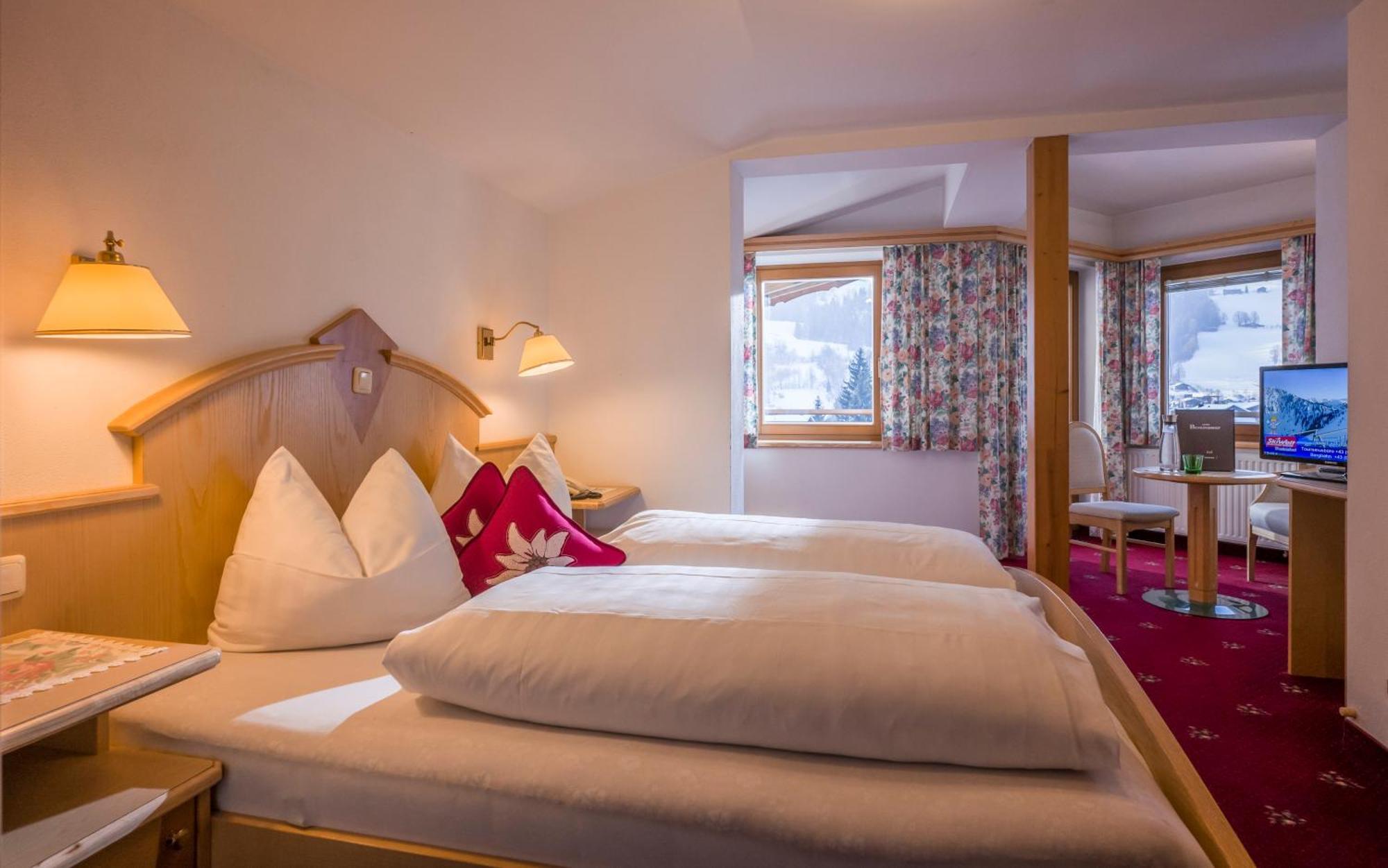 Family Room,688539480:JPEG