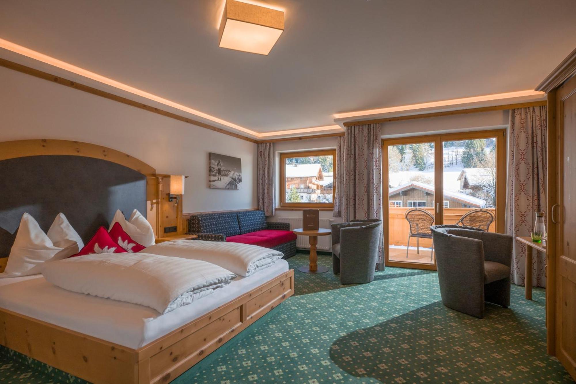 Deluxe Double Room (2 Adults + 1 Child),1499302336:JPEG