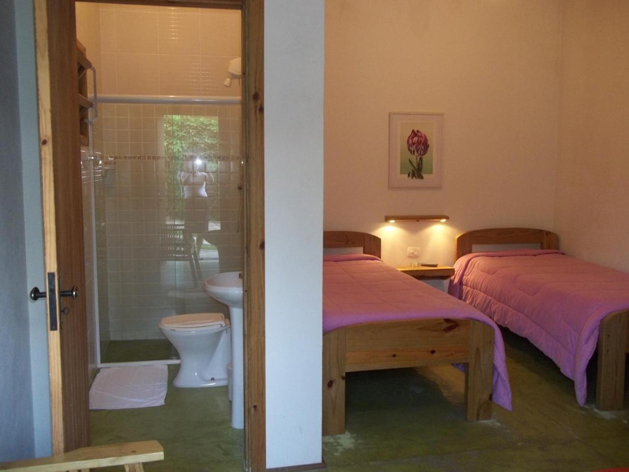Quarto com 2 Camas de Solteiro