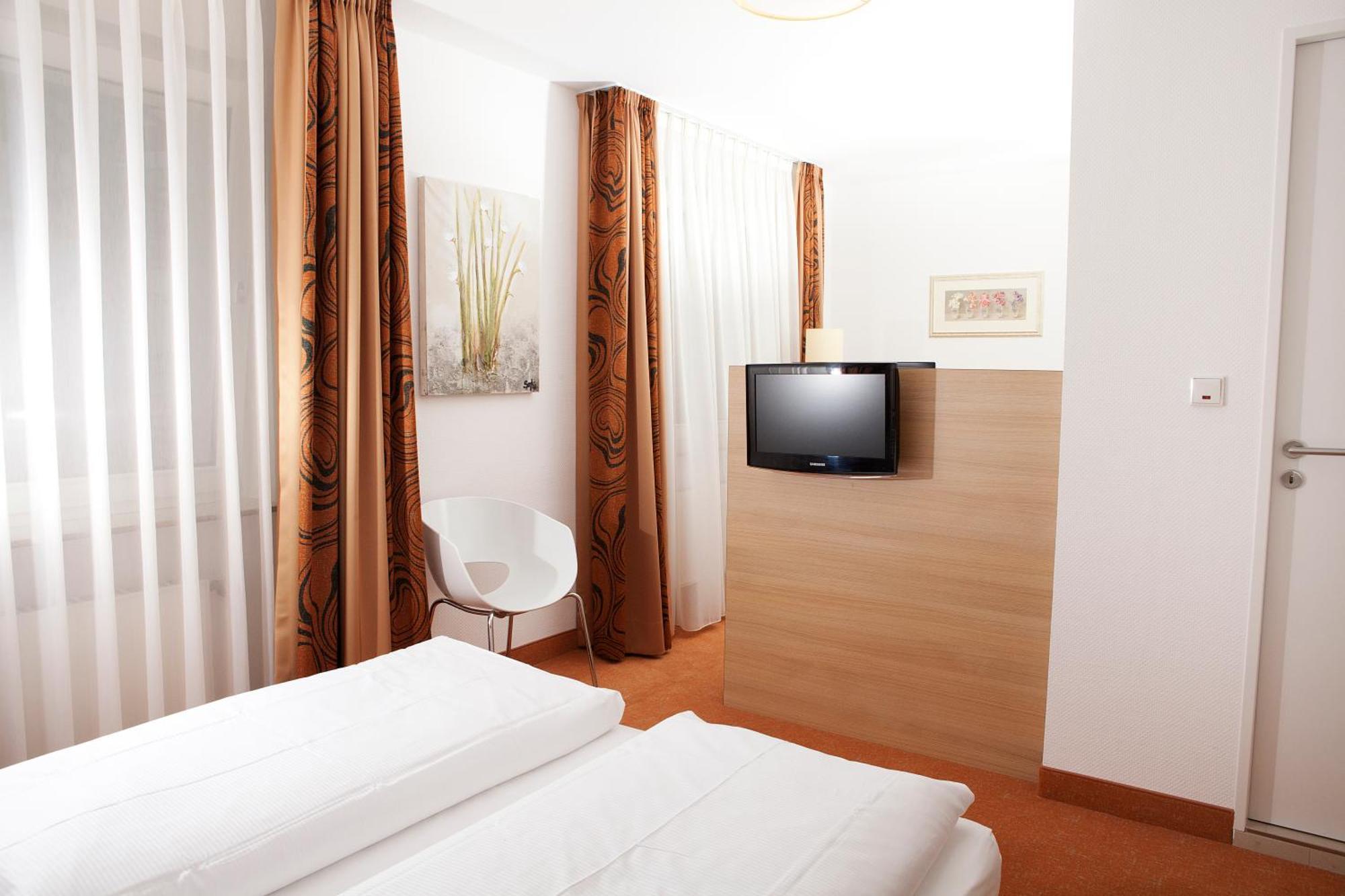 Business Double Room,1319433664:JPEG