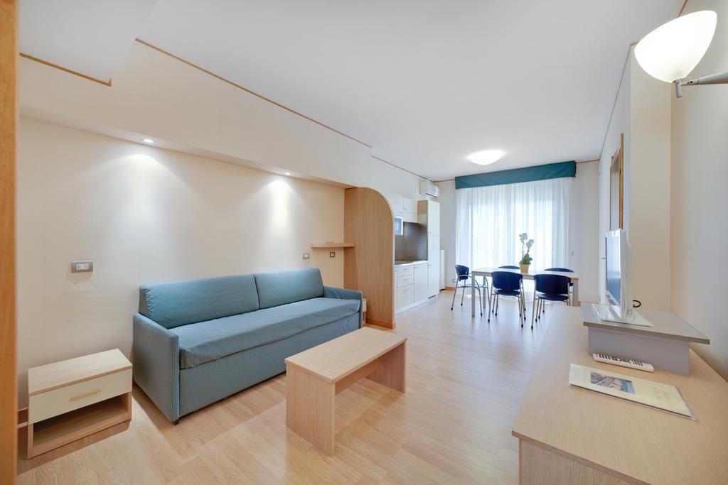 Large One-Bedroom Apartment,848449511:JPEG