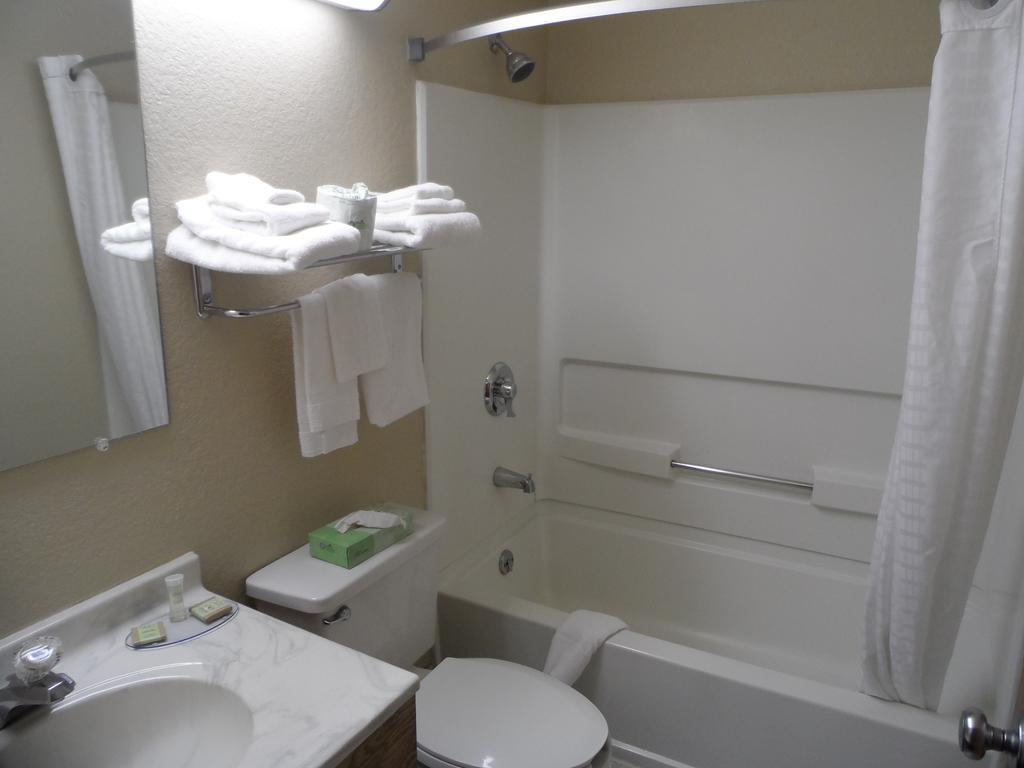 Double Room with Two Double Beds - Non-Smoking