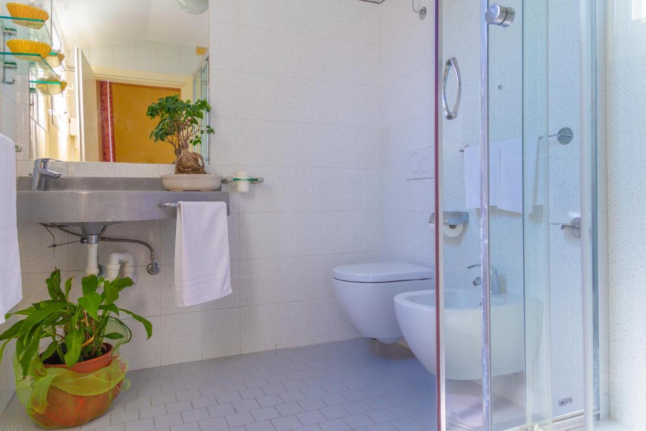 Triple Room,695400429:JPEG