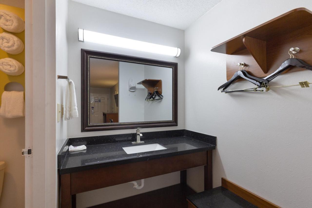Deluxe Queen Room with Two Queen Beds - Non-Smoking