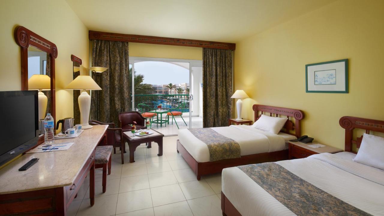 Standard Double Room with Pool View,720942637:JPEG