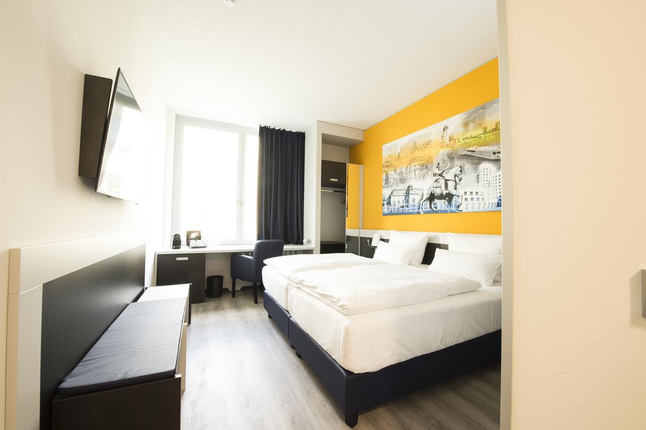 Standard Double Room with City View,695570733:JPEG