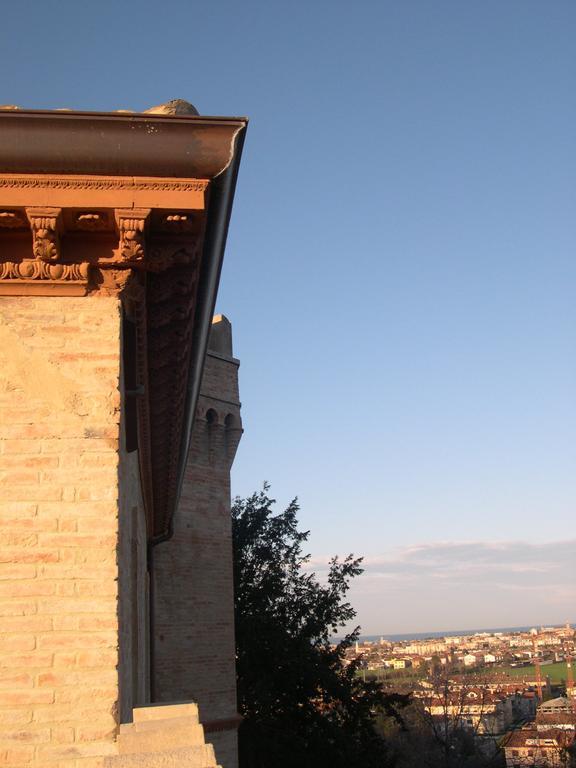 Camera Matrimoniale Deluxe con Balcone e Vista Mare