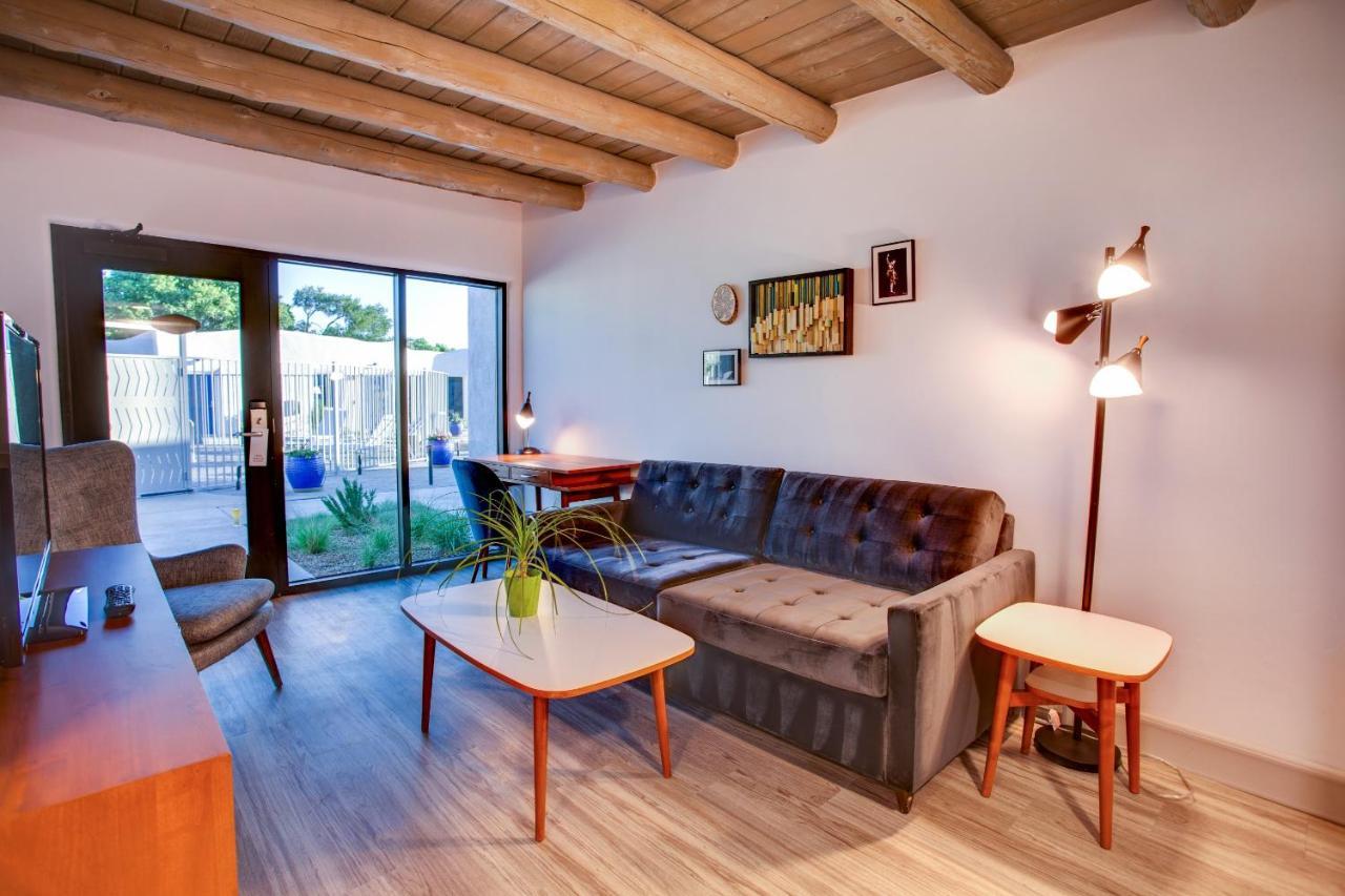 Deluxe King Suite