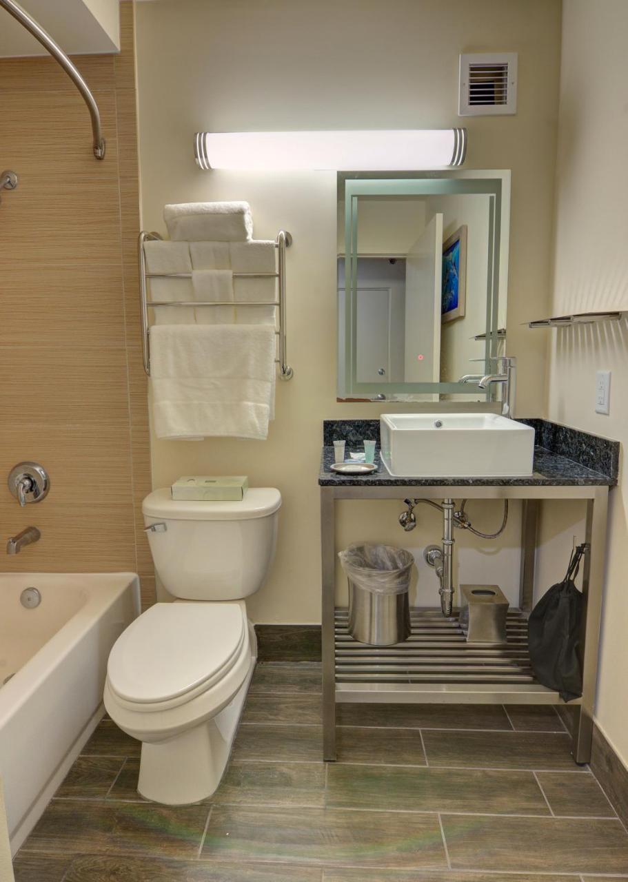 Standard Guest Room, 2 Queen Beds, Pet Friendly,721044544:JPEG
