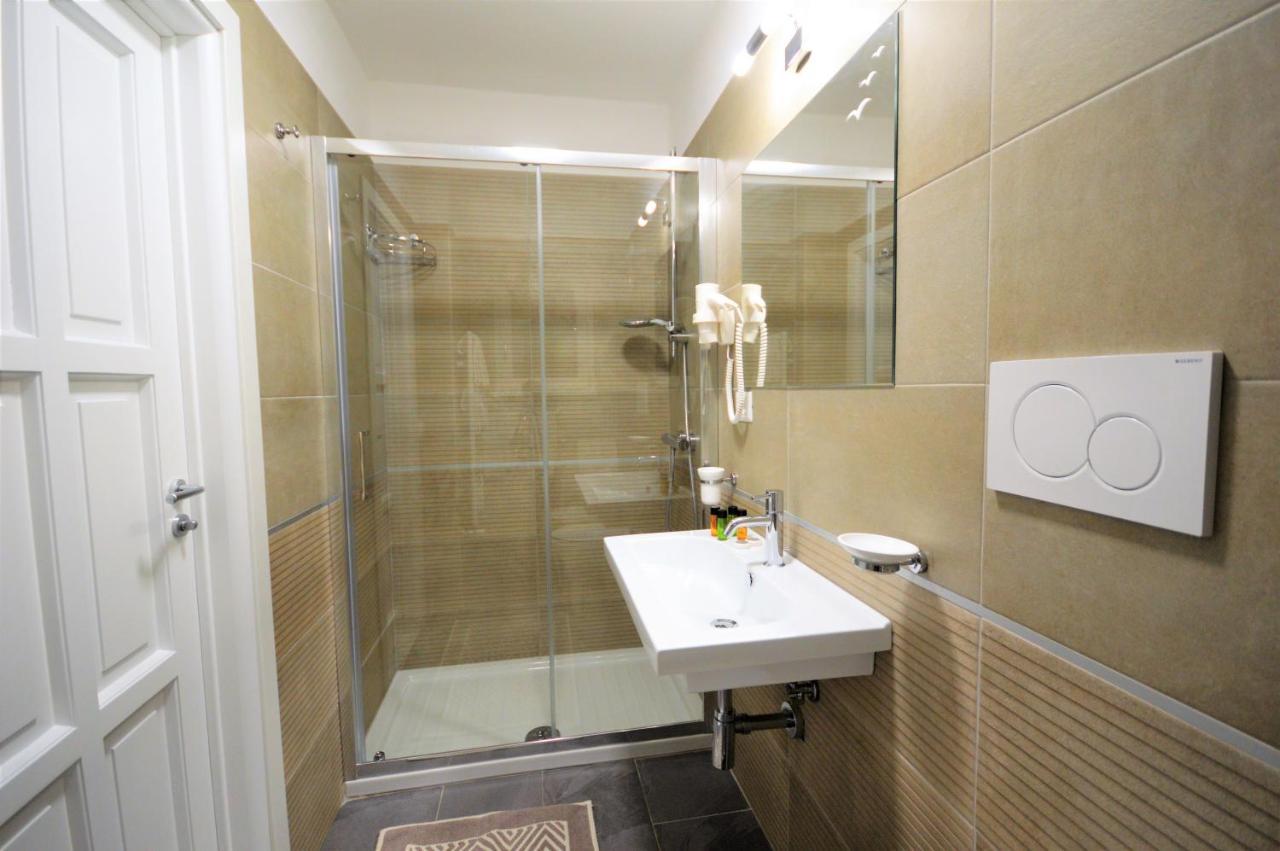 Double Room,696686823:JPEG