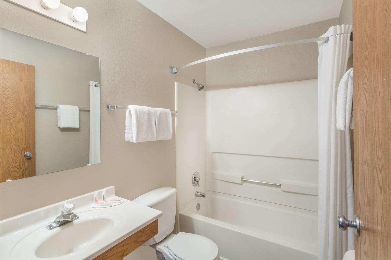 Deluxe Double Room with Two Double Beds - Non-Smoking