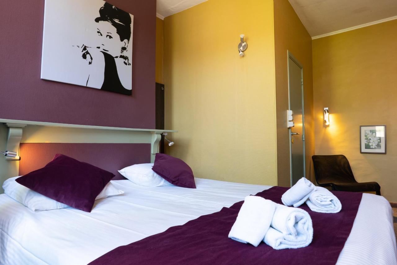 Standard King Room with Private Bathroom,697123383:JPEG