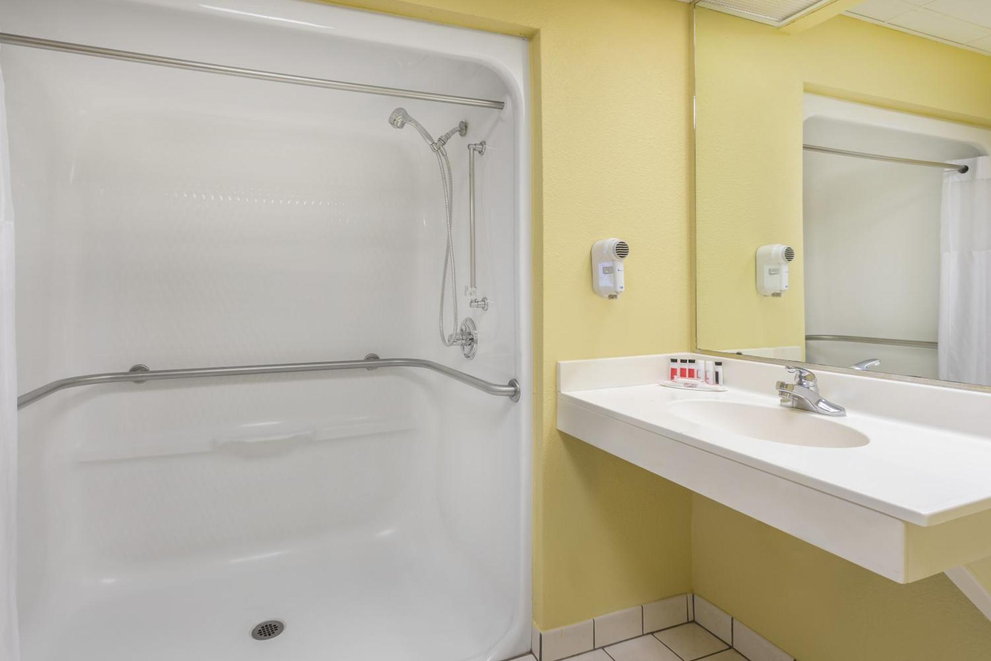 King Room - Disability Access/Non-Smoking