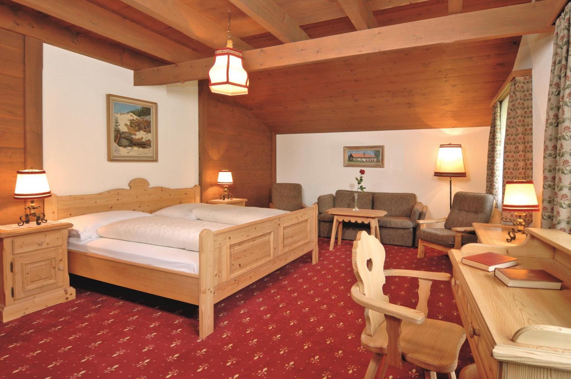 Deluxe Double Room,1580392719:JPEG